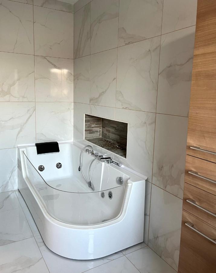 Luxe Apartments Ljutomer Ngoại thất bức ảnh